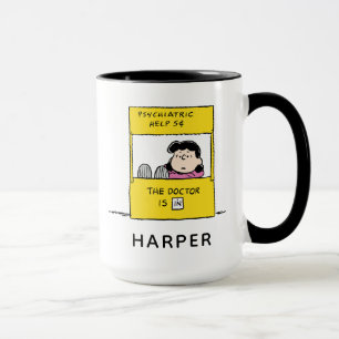 Caneca Amendoins Lucy & O Doutor Está Aqui