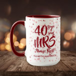 Caneca Aniversário da Sra. Always Right<br><div class="desc">O perfeito presente de aniversário de 40 rubis para a Sra. Always Right. Personalize com o nome e o ano do casamento. Um presente divertido,  único e personalizável para celebrar o aniversário de casamento de qualquer um. Projetado por Thisnotme©</div>