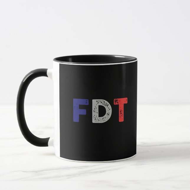 Caneca Anti Trump Maga FDT Resiste Democracia Retro (Esquerda)