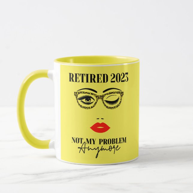 Caneca Aposentada 2023 Aposentada Mulheres Enfrentam Ócul (Esquerda)
