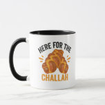 Caneca Aqui Para o Pão Judeu Challah Engraçado Hanukkah<br><div class="desc">chanukah, menorah, hanukkah, dreidel, jedesejo, Chrismukkah, feriado, christmas, chalá</div>