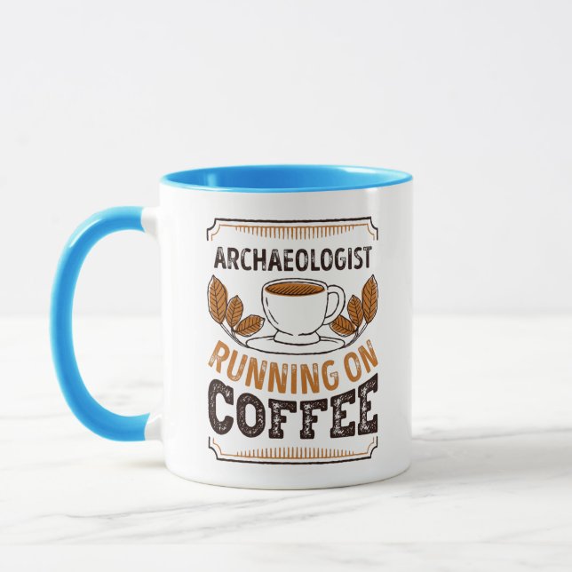 Caneca Arqueólogo correndo no Cafeine Gift (Esquerda)