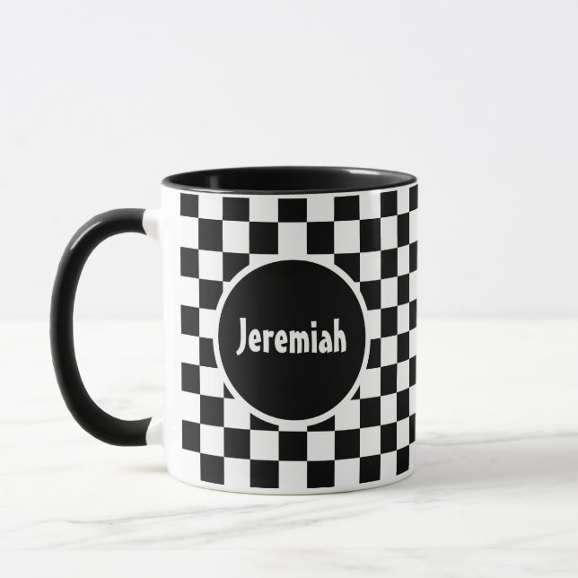 Caneca Arte em Xadrez Preto e Branco com Monograma (Esquerda)