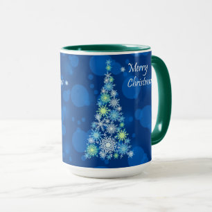 Caneca Árvore de Natal feita de flocos de neve.
