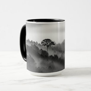 Caneca Árvore Grande na Floresta dos Pinheiros na Cintura