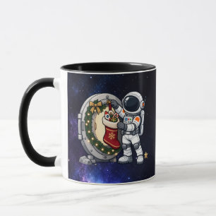 Caneca Astronauta de Natal Pendurando uma Meia Lunar