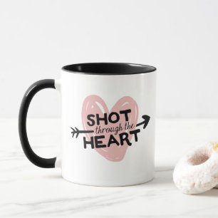 Caneca Atirada através do Dia de os namorados cardíaco