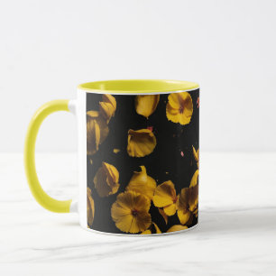 Caneca "Autumn Elegance: Mug Adorado com Flor Caindo