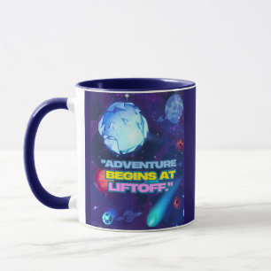 Caneca Aventura começa no copo isolado de lançamento