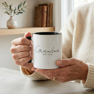 Caneca Avó Elegante Ano de Fundação Design de Letra Minim