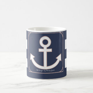 Caneca Aweigh do marinheiro das âncoras no marinho