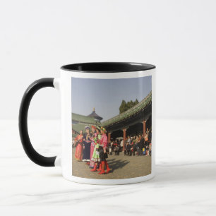 Caneca Bailarinos folclóricos amadores fantasiados se apr
