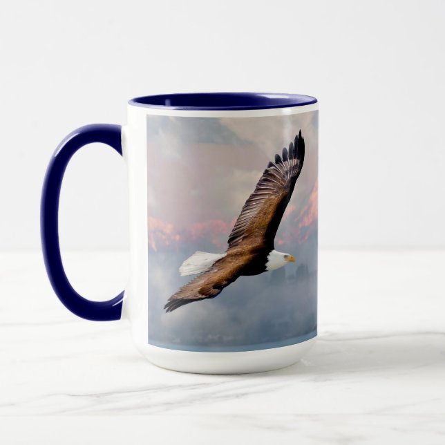 Caneca Bald Eagle Flying Over Snowcapped Mountains Blue (Esquerda)