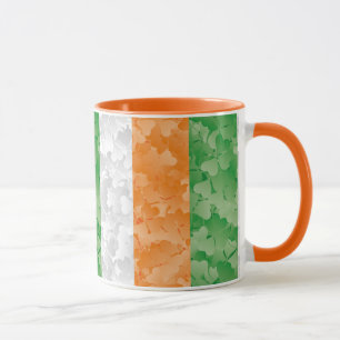 Caneca Bandeira da Irlanda com um padrão de pântanos