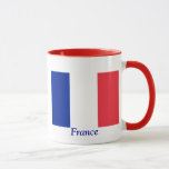 Caneca Bandeira de France<br><div class="desc">A bandeira nacional de France (conhecido em francês como o tricolore do drapeau, os français do drapeau, e no linguagem, em couleurs militares dos les) é uma tricolour caracterizando três bandas verticais azuis marinhos coloridos (lado da grua), branco, e vermelho. Sabe-se aos auto-falante ingleses como o Tricolour francês ou simplesmente...</div>