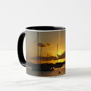 Caneca Barcos de navigação no por do sol