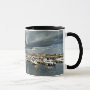 Caneca Barcos em um porto