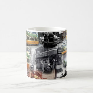 Caneca básica do café com imagens dos bondes de