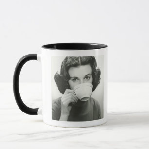 Caneca Bebendo da mulher