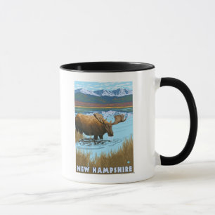 Caneca Bebendo novo de HampshireMoose no lago