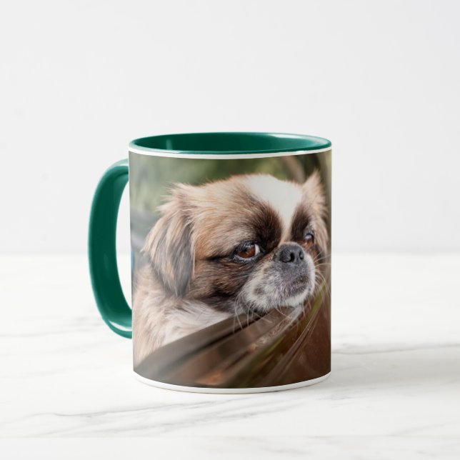 Caneca Bebês Mais Pobres | Pekingese Puppy no carro (Frente Esquerda)