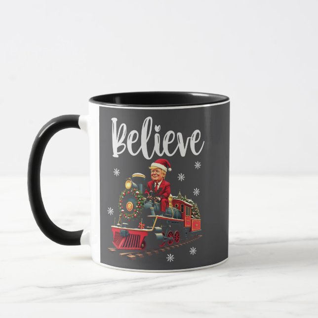 Caneca Belive Trump Andando de trem Papais noeis de Natal (Esquerda)