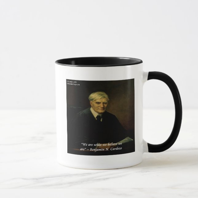 Caneca Benjamin Cardozo "Quem Nós Somos" Citação (Direita)