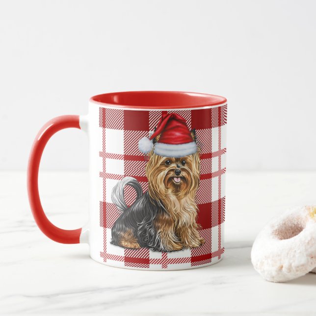 Caneca Biewer Terrier Dog e uma Xadrez de Férias Vermelha (Com Donut)