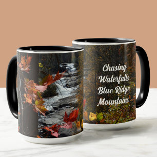 Caneca Blue Ridge Mounts Triple Falls NC Fotografia