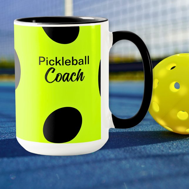 Caneca Bola Amarela PERSONALIZADA Engraçada (PERSONALIZED Funny Pickleball Coach Yellow Ball Mug)