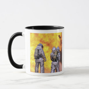 Caneca Bombeiros extinguem incêndio aéreo