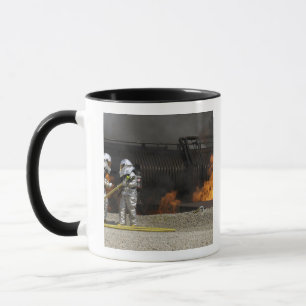 Caneca Bombeiros neutralizam um incêndio em direto