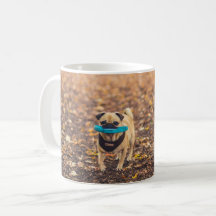 Caneca bonito do Pug do cão