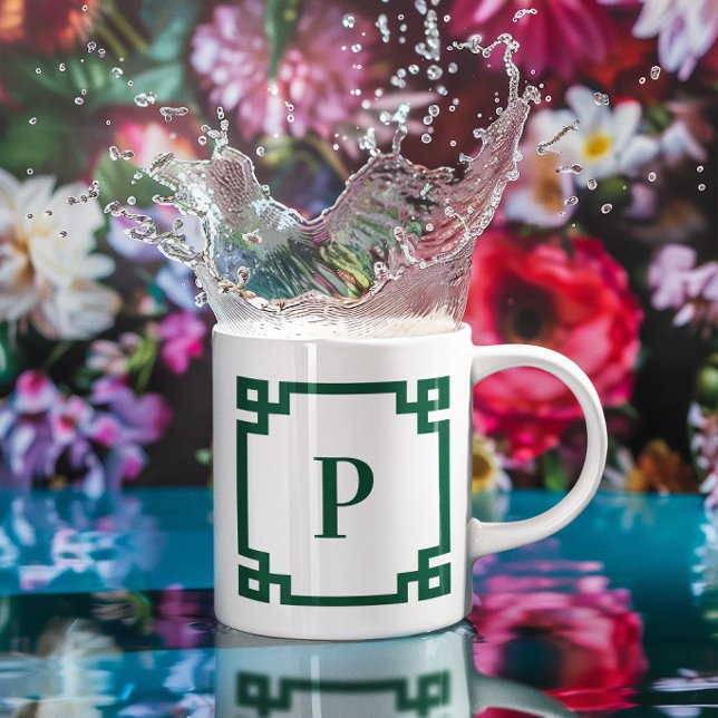 Caneca Borda de chave grega em verde caçador com monogram (Hunter Green Greek Key Border Monogram Mug)