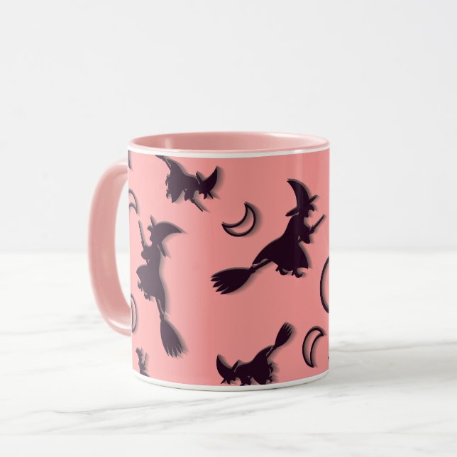 Caneca Bruxa voadora entre meia lua na noite de Halloween (Frente Esquerda)
