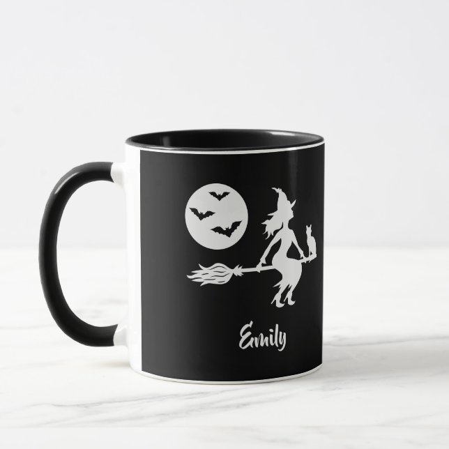 Caneca Bruxa Voando Em Uma Vassoura Preto E Branco Com No (Esquerda)
