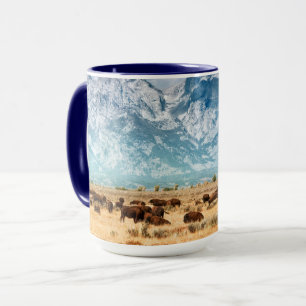 Caneca Búfalo abaixo das montanhas grandes de Teton