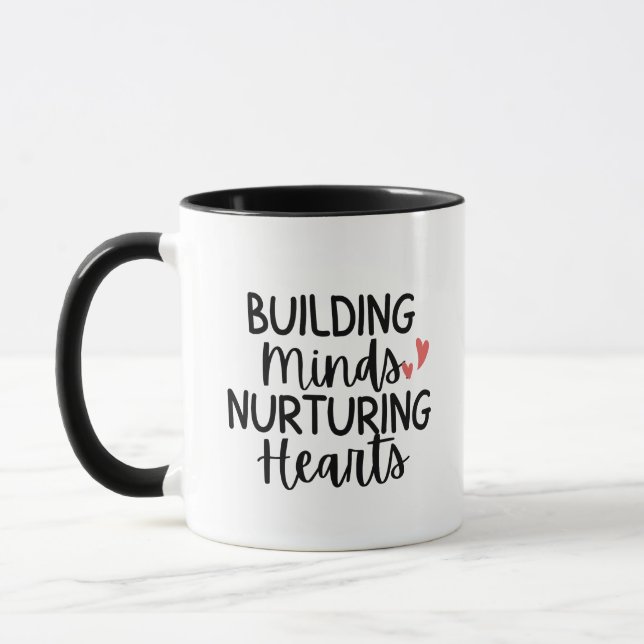 Caneca 'Building Minds, Nurturing Hearts' Teacher Gift  (Esquerda)