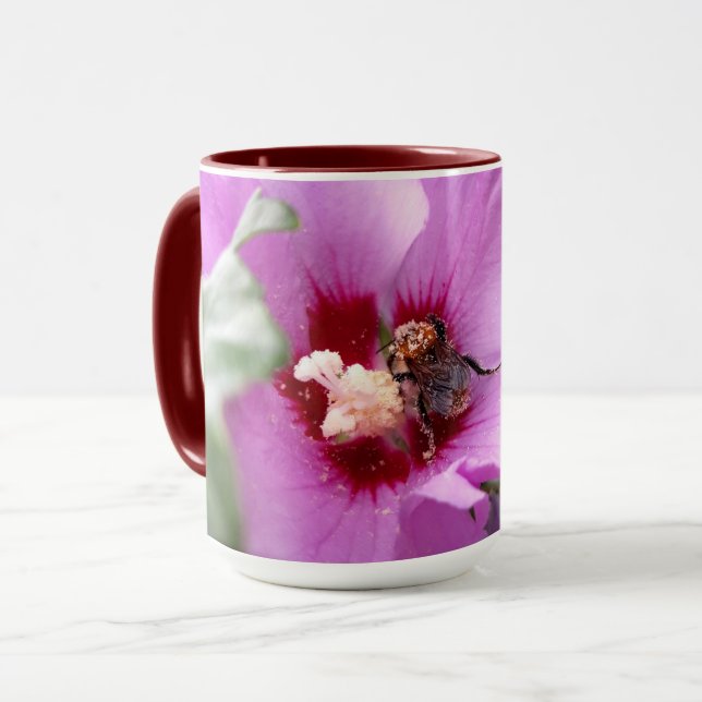 Caneca Bumblebee na Flor de Hibiscus (Frente Esquerda)