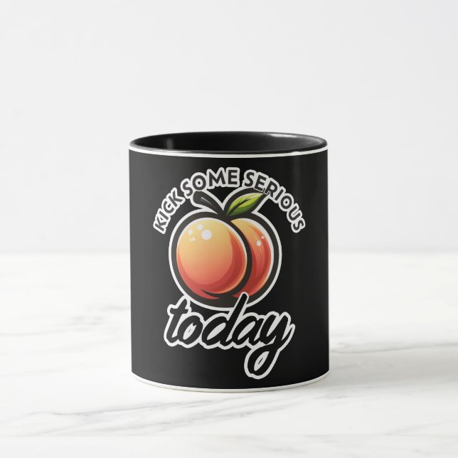 Caneca Bunda de Pêssego Dê um Chute em Algum Traseiro Hoj (Centro)