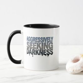 Caneca Buscando Agressivamente a Escuridão – Design de Te