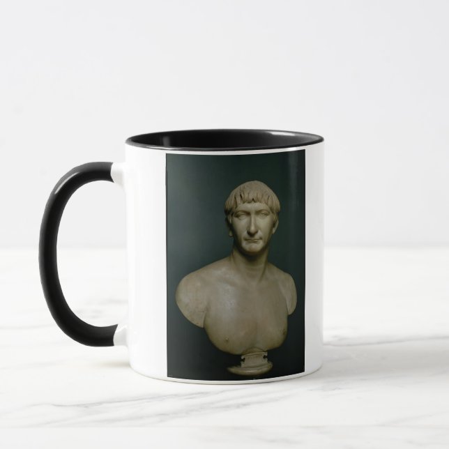 Caneca Busto do retrato do imperador Trajan (53-117 (Esquerda)