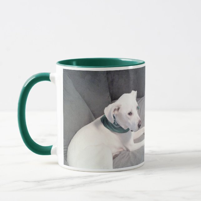 Caneca Cachorro Branco Bonito Vestindo Cinzas Verdes (Esquerda)