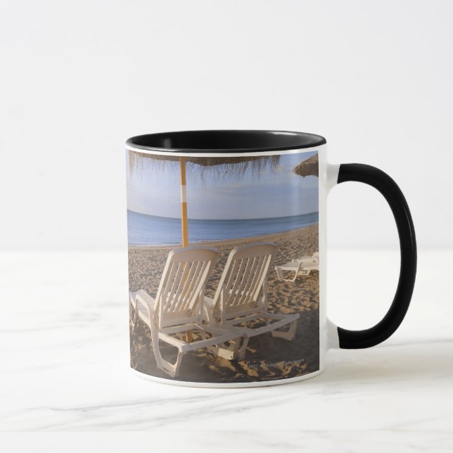Caneca Cadeiras de praia da areia com guarda-chuva (Direita)