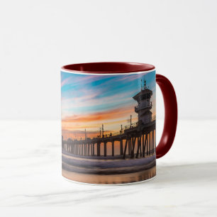 Caneca Cais de praia de Huntington no pôr do sol