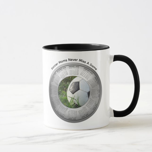 Caneca Calendário de Futebol de 2026 para Mãe - Café (Direita)
