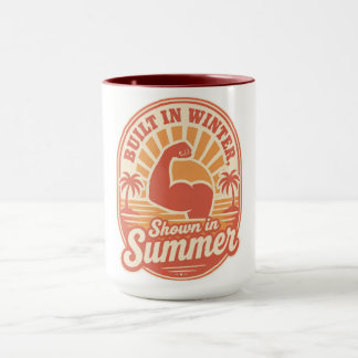 Caneca Camiseta Construída no Inverno Mostrada no Verão |