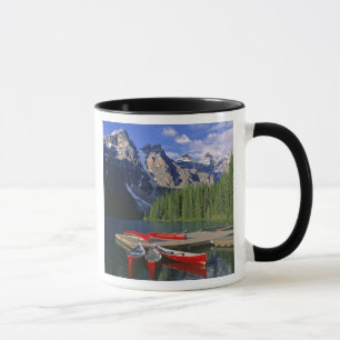 Caneca Canadá, Alberta, Lago Moraine. Canoas vermelhas a