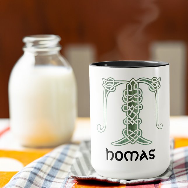 Caneca Capital Decorativo do Nó Celta do século XVI T (Criador carregado)
