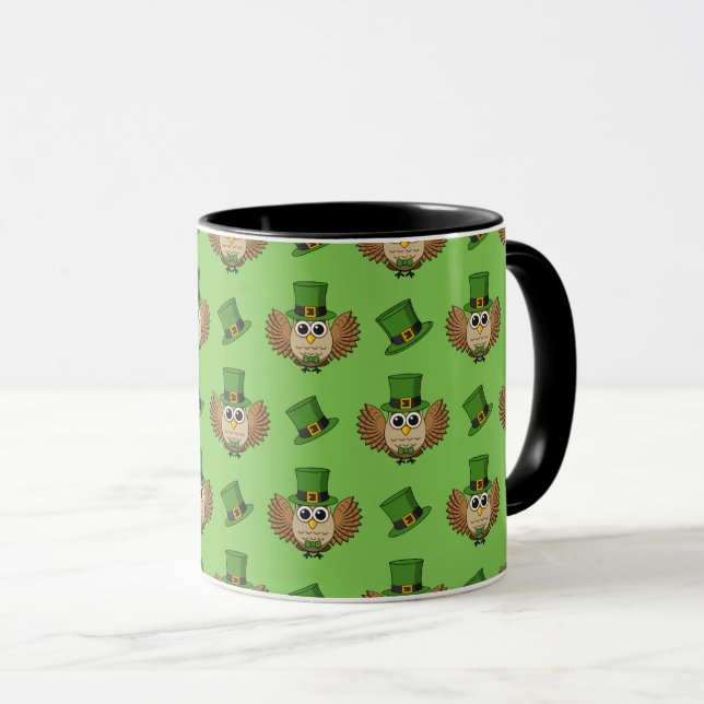 Caneca Cartoon de Coruja de Dia de São Patrício (Frente Esquerda)